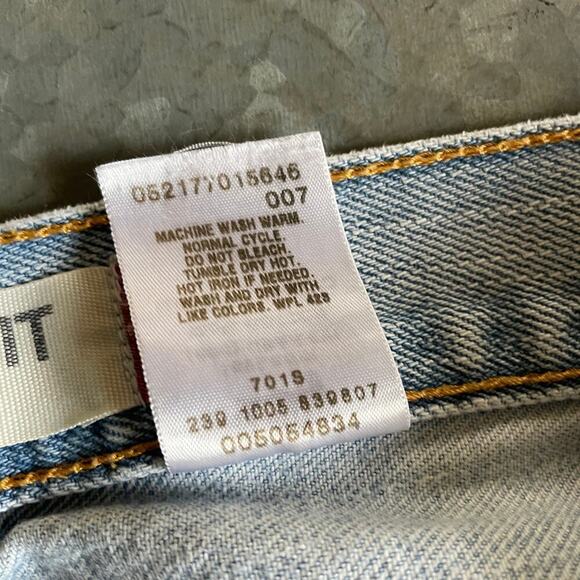 Vintage Levi's 505 Regular Fit Embroidered Denim Jeans 31x32 (31x31) Light Wash - Picture 9 of 16